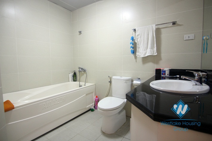 A spacious 3 bedroom apartment for lease in Cau Giay, Ha Noi